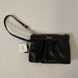 NWT- Coach Black Leather Pleated Wristlet Wallet, Y2K 90s